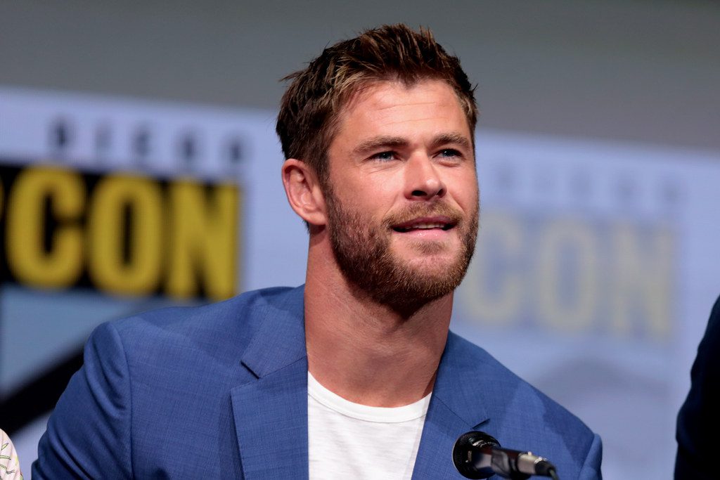In hemsworth home date chris and who away did Chris Hemsworth