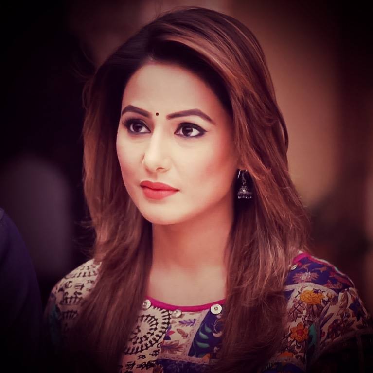 Hina Khan Age, Height, Weight, Size, DOB, Husband, Family, Biography