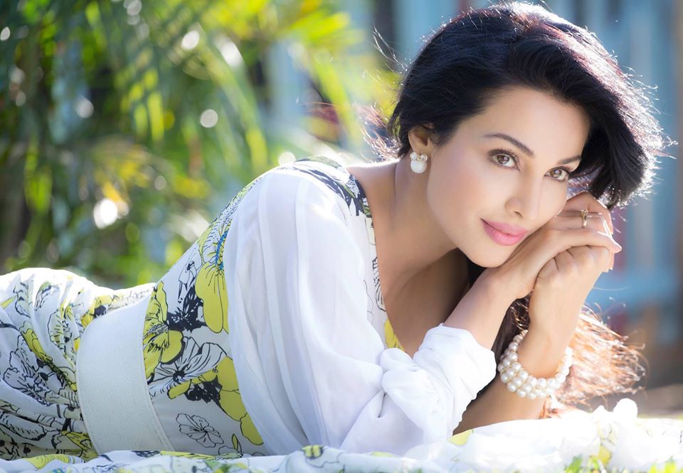Flora Saini DOB, Age, Height, Weight, Size, Husband, Family, Biography - News Resolution