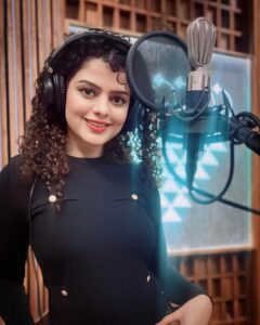Palak Muchchal Biography, Singer, Age, Height, Weight, Size, DOB, Husband, Family and More